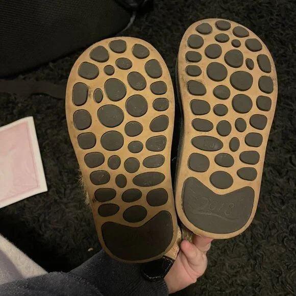 Black Faux Fur Winter Boots – Girls Size 20 - Picture 3 of 3